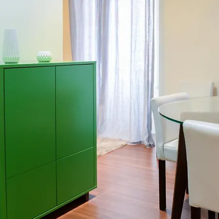 Near Marques Pombal Square Lisbona